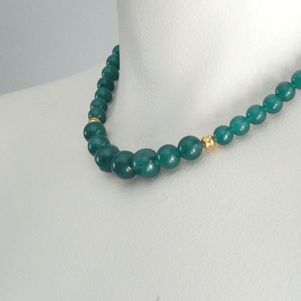 Simple Emerald Green Beaded  Jewel Neckline Necklace