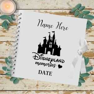 Álbum de recortes personalizado de Disneyland: captura recuerdos mágicos para un regalo de cumpleaños o Navidad.