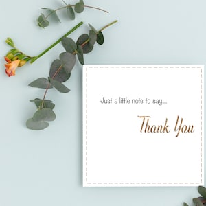 Merci, carte, carte de voeux, juste un petit mot pour dire merci, carte de voeux, carte vierge, carte blanche. Carte carrée, carte de gratitude.