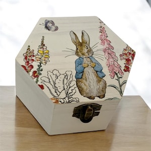 Peter Rabbit, houten geschenkdoos Beatrix Potter, houten geschenkdoos voor kinderen en herinneringsdoos. Paascadeau, pasgeboren cadeau. Verjaardagscadeau. Handgemaakt.