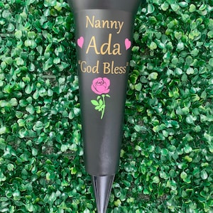 Vaso Memorial Personalizado: Vaso de Flores Preto com Espigão