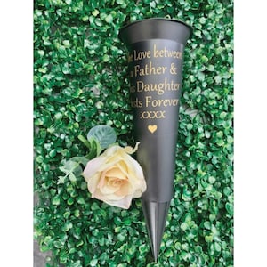 Vaso Memorial Personalizado: Lembrança de Pai e Filha, Grave Spike