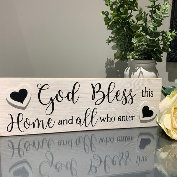 God bless this home and all who enter. Wooden sign. Home decor 28 cm x 9.5 cm. Distressed wooden sign, freestanding home decoration