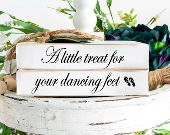 Naklejka winylowa na ślub „Dancing Feet”: znak na skrzynce na klapki