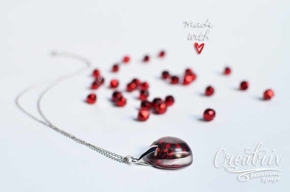 Red online feather pendant