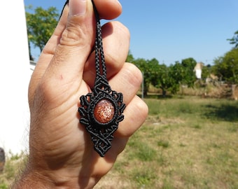Collana Gotica con Pietra del Sole in Macramè