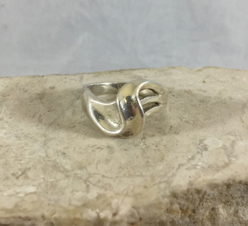 Vintage 925 Sterling Silver Man Woman Unisex Ring Swirl S Wave Shape Cutout Design Size 6.75