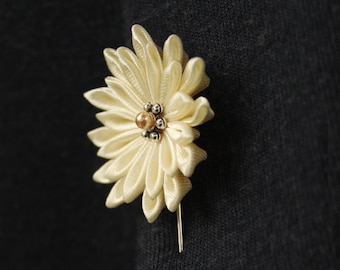 Mens lapel flower pin, Cream, Vanilla, Wedding boutonniere for men, Lapel stick pin, Lapel brooch