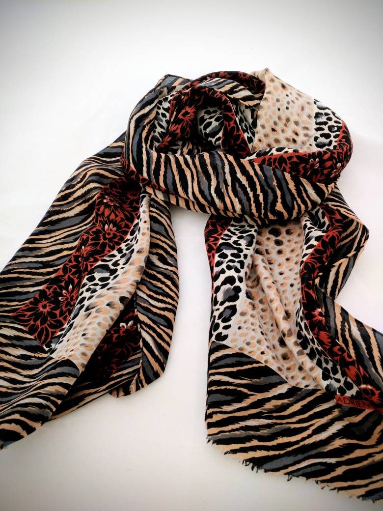 Foulard Vintage Signé Monique Martin Rouge/gris/blanc/noir - Soie, Motif Floral, Excellent état