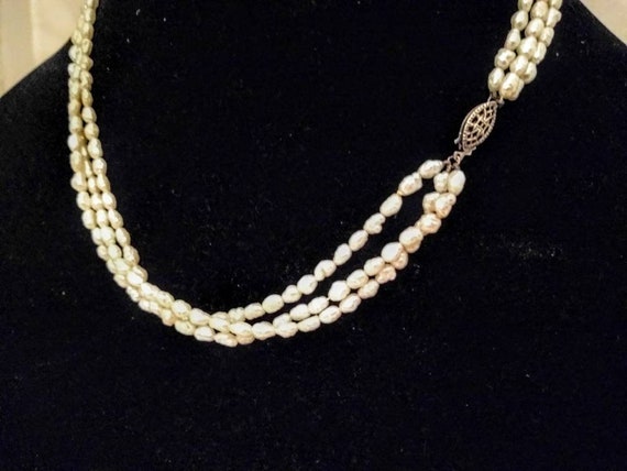 Set of pearls necklace and earrings - Rice pearls Set inc. multistrand pearl necklace and matching earrings