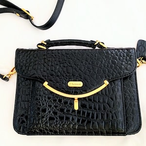 Vintage Chenson Black Embossed Leather Handbag – Crocodile-Embossed Shoulder Bag with Removable Strap, 1980s Designer Purse