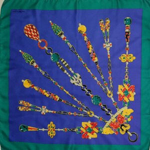 The Timeless Elegance of Cartier: Why Every Collection Needs a Must de Cartier Silk Scarf – Explore the history of Cartier silk scarves and why they are considered timeless luxury pieces.