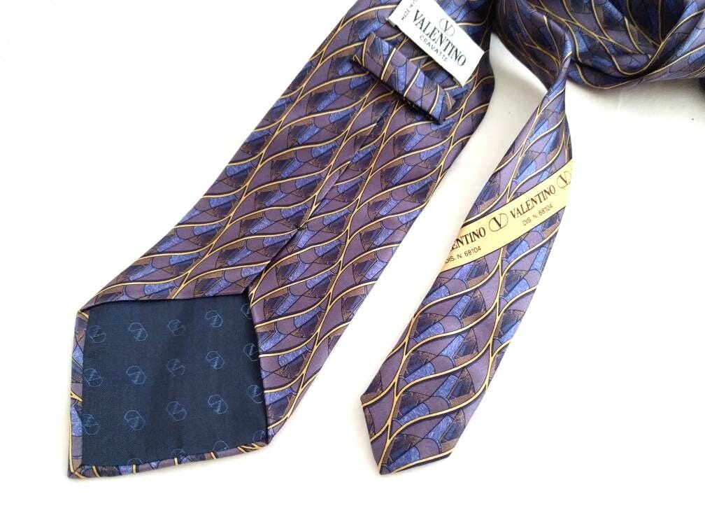 Beautiful Valentino Silk Necktie – 100% Silk, Light Lilac  display picture 2