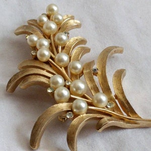 Vintage Trifari Crown brooch - 1960s Lily of the Valley brooch - Rare and beautiful Alfred Phillipe TRIFARI Crown brooch