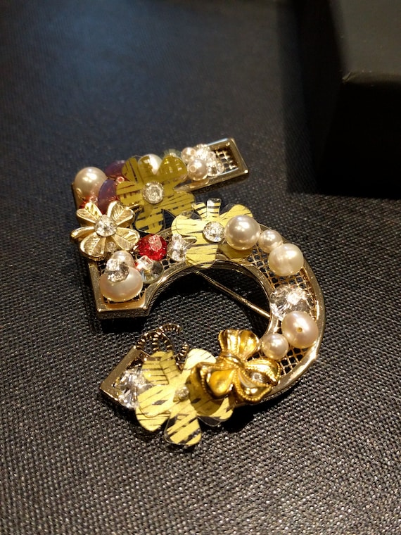 chanel 5 brooch