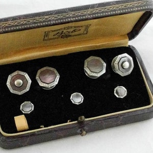 Kostenloser Versand – Antike korrekte Perlmutt-Manschettenknöpfe und Smoking-Hemdknöpfe – Birks formelles Ohrstecker-Set – Originalverpackung