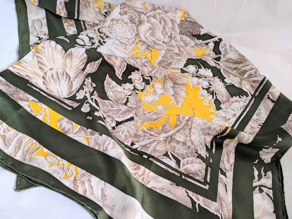 Large square scarf - Elegant Italian Floral design
