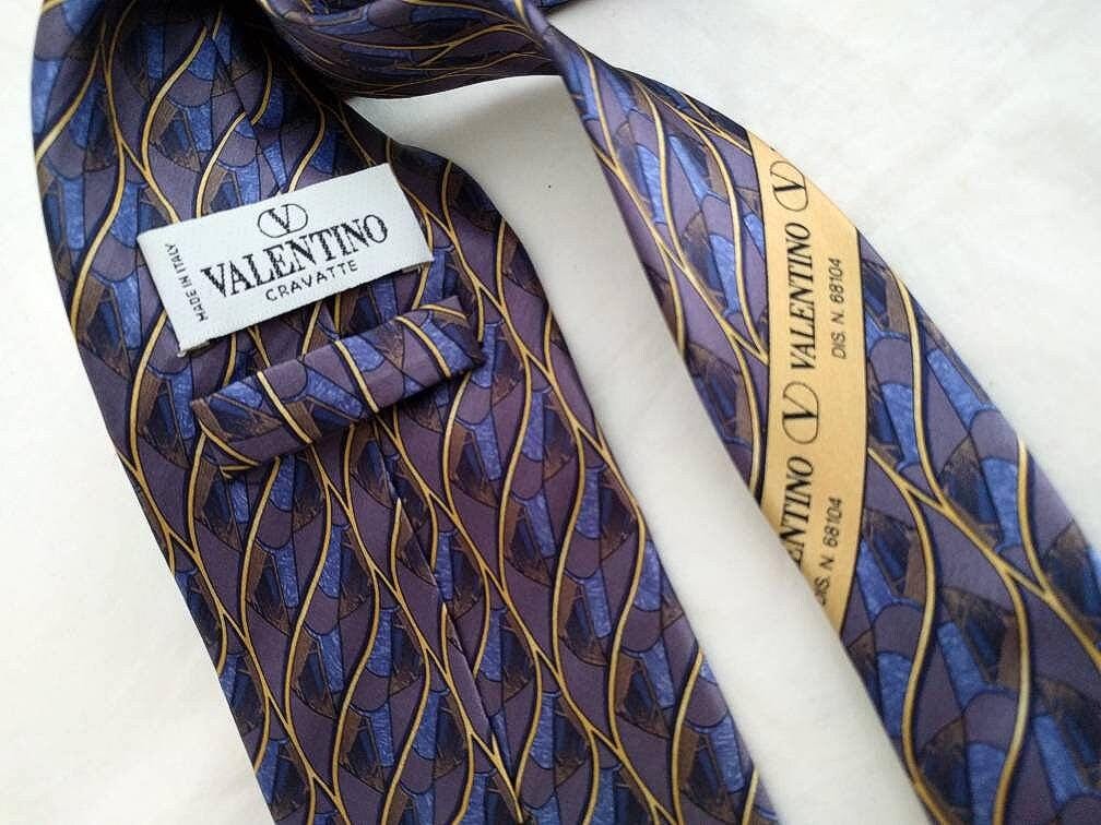 Beautiful Valentino Silk Necktie – 100% Silk, Light Lilac  display picture 2