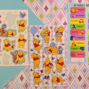 CLEARANCE Vintage 1990's Disney's Winnie the Pooh Hojas de pegatinas Conjunto de 3; Uno completo, 2 parciales
