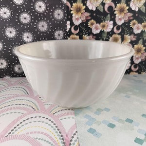 Vintage Fire King Ovenware Ivory Swirl Milk Glass 8&quot; Mixing Bowl