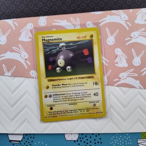 Communes vintage en liquidation - Carte Pokémon 53/102 sans hologramme à base de magnémite sans ombre - MP