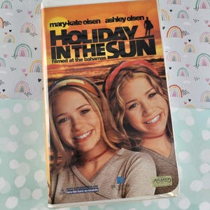Vintage 2001 Mary-Kate & Ashley: Holiday in the Sun Clamshell VHS Tape, Great Shape
