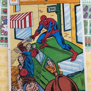 Rompecabezas vintage de Whitman de El Sorprendente Hombre Araña con bandeja de cartón, impecable y en perfecto estado.