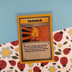 Carta Pokémon no holográfica de Superpoción (90/102) - Poco común (B)