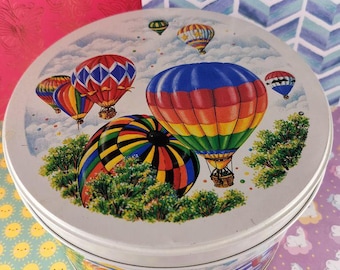 Lata de colección vintage de 1990 de Tom Sturgis Pretzels Rainbow Hot Air Balloons, de la comunidad holandesa de Pensilvania, 8.25 pulgadas.
