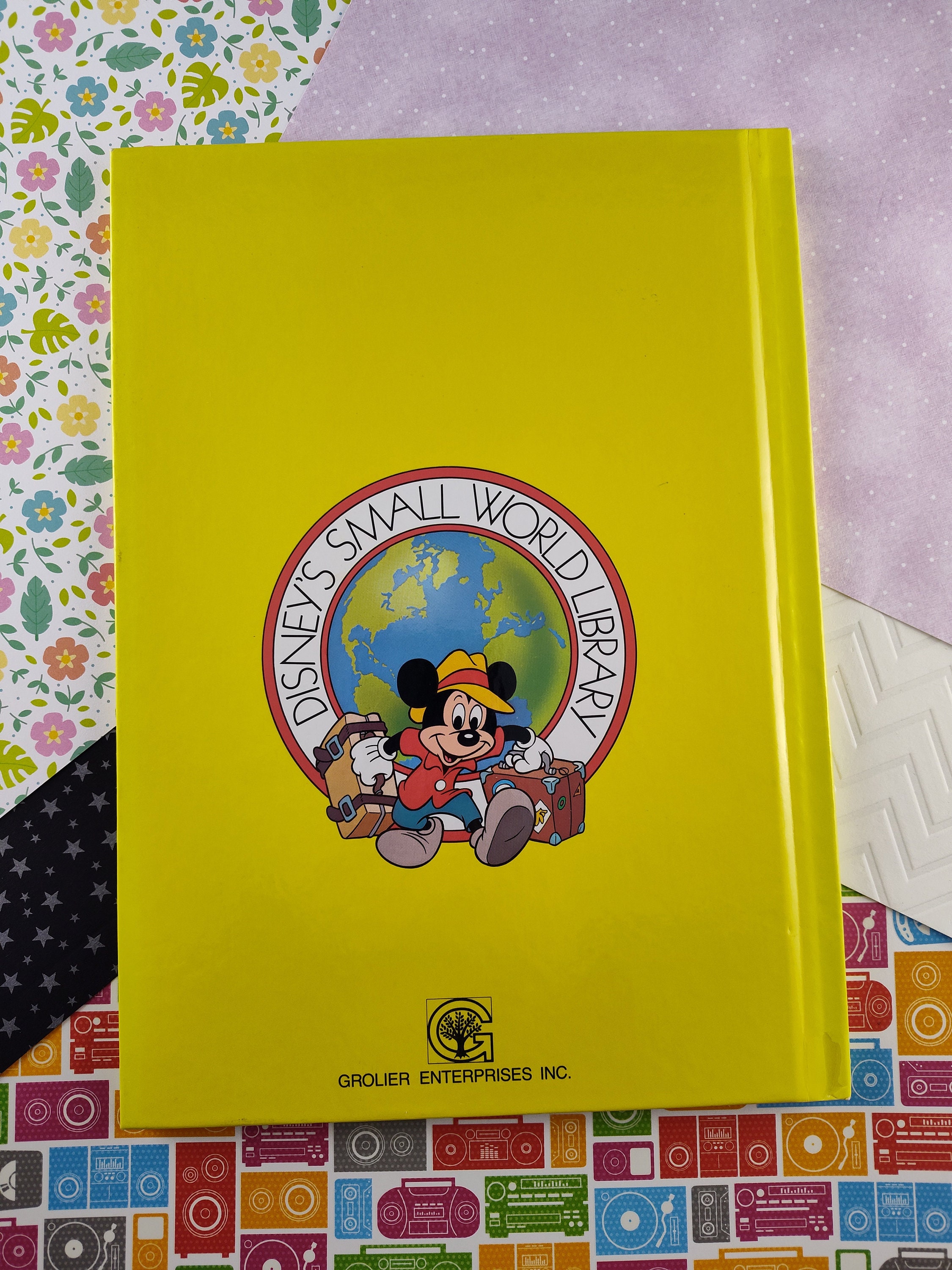 Vintage 2002 Disney's Small World Library the Runaway - Etsy