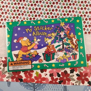 Liquidación Álbum de pegatinas navideñas vintage de Winnie the Pooh de Sandylion con pegatinas, nuevo y sellado