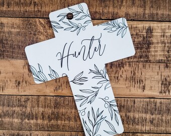 Può includere: Croce di legno bianca con un motivo floreale nero e il nome "Hunter" scritto in corsivo nero.