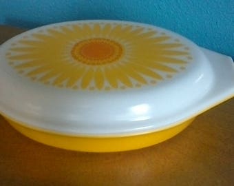 Pyrex 1.5 Qt Sunflower Casserole Dish