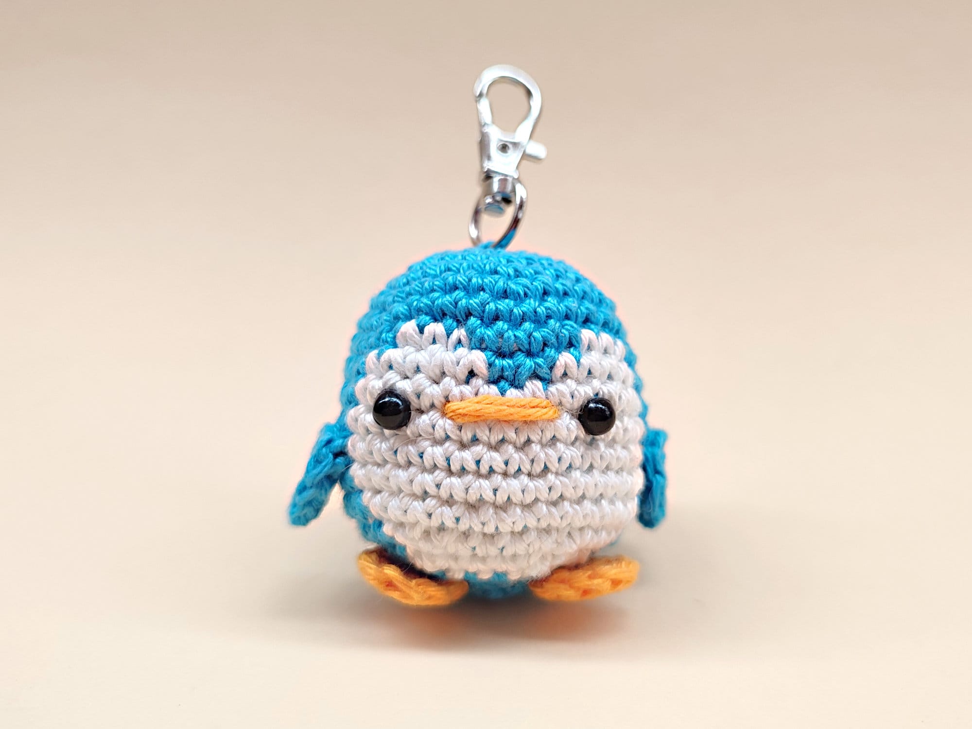Gehäkelter Pinguin Schlüsselanhänger „“Penny““ – Amigurumi Tieranhänger, Glücksbringer, Geschenkidee Natur, Einschulung.“