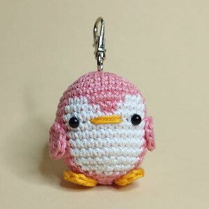 Süßer gehäkelter Pinguin Anhänger in rosa &quot;&quot;Pink Penny&quot;&quot;, Schlüsselanhänger Amigurumi, Natur, Glücksbringer, gehäkelte Tiere, Südpol.&quot;