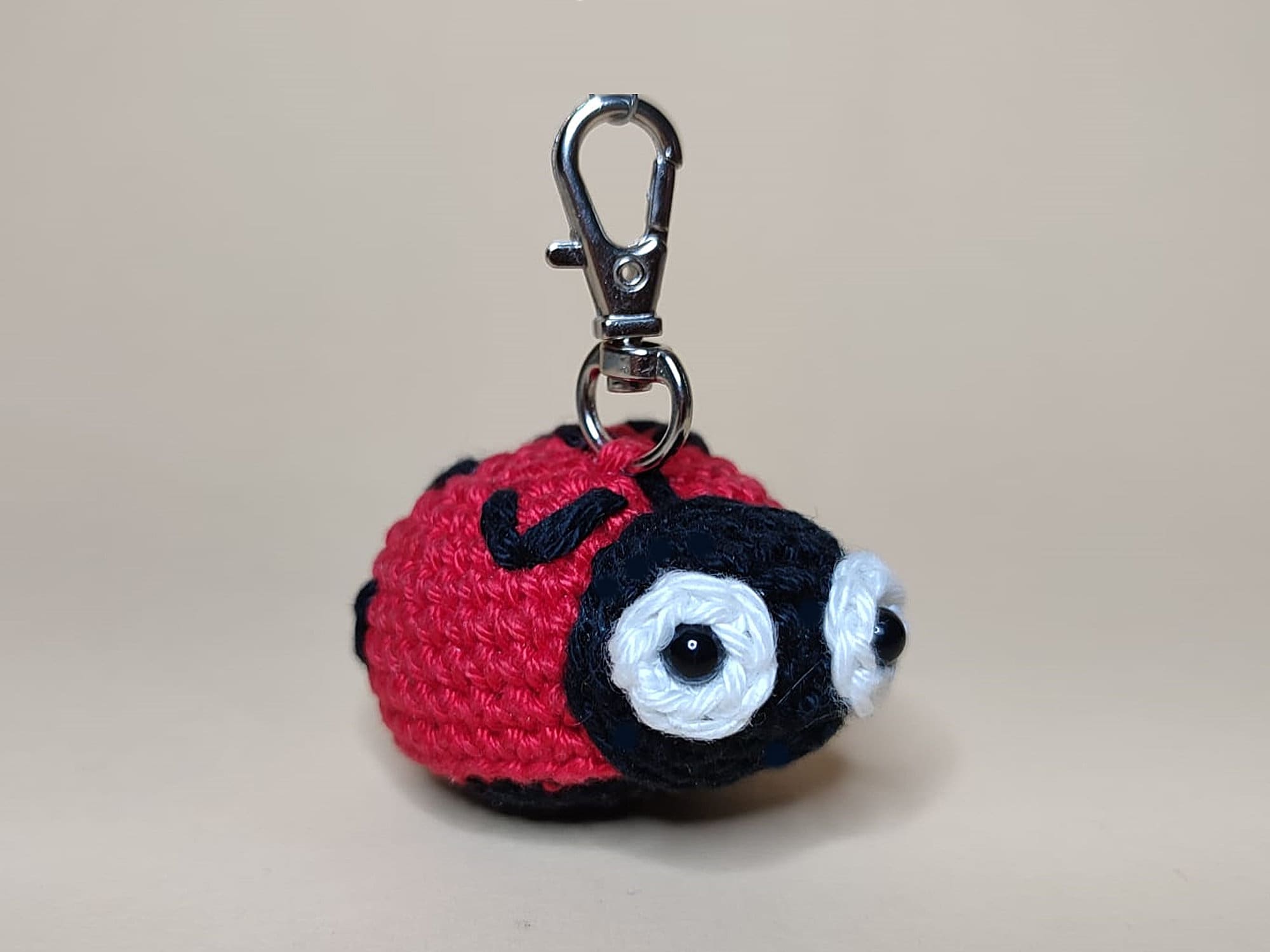 Gehäkelter Marienkäfer /Ladybug "Lady", Schlüsselanhänger Amigurumi, Natur, Glücksbringer, gehäkelte Tiere, Käfer Geschenk, Einschulung