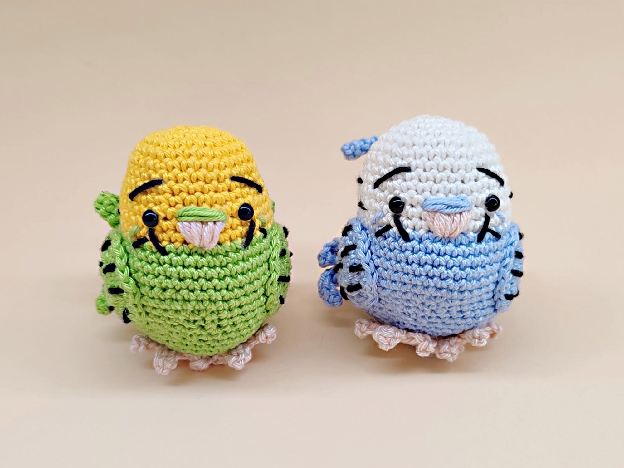 Gehäkelter Wellensittich ‚Winnie‘ – Amigurumi Vogel aus Baumwolle, Geschenk, Dekofigur, Wellensittich