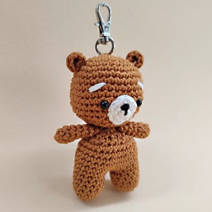 Gehäkelter Mini Bär "Toby" – Amigurumi Tier Schlüsselanhänger, handgemachtes Geschenk, Glücksbringer, gehäkeltes Tier