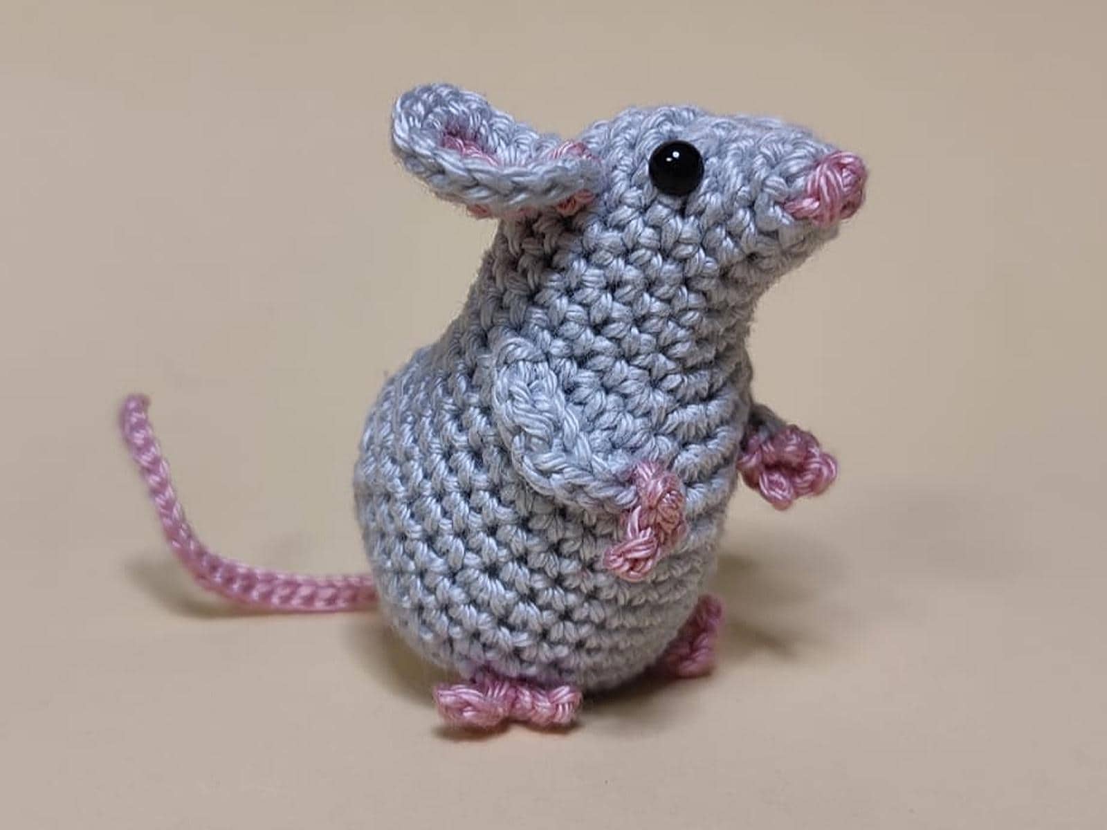 Gehäkelte Maus als Schlüsselanhänger | Anhänger | Amigurumi Tier | Taschenanhänger | Glücksbringer | Mutmacher | Einschulung | Kindergarten