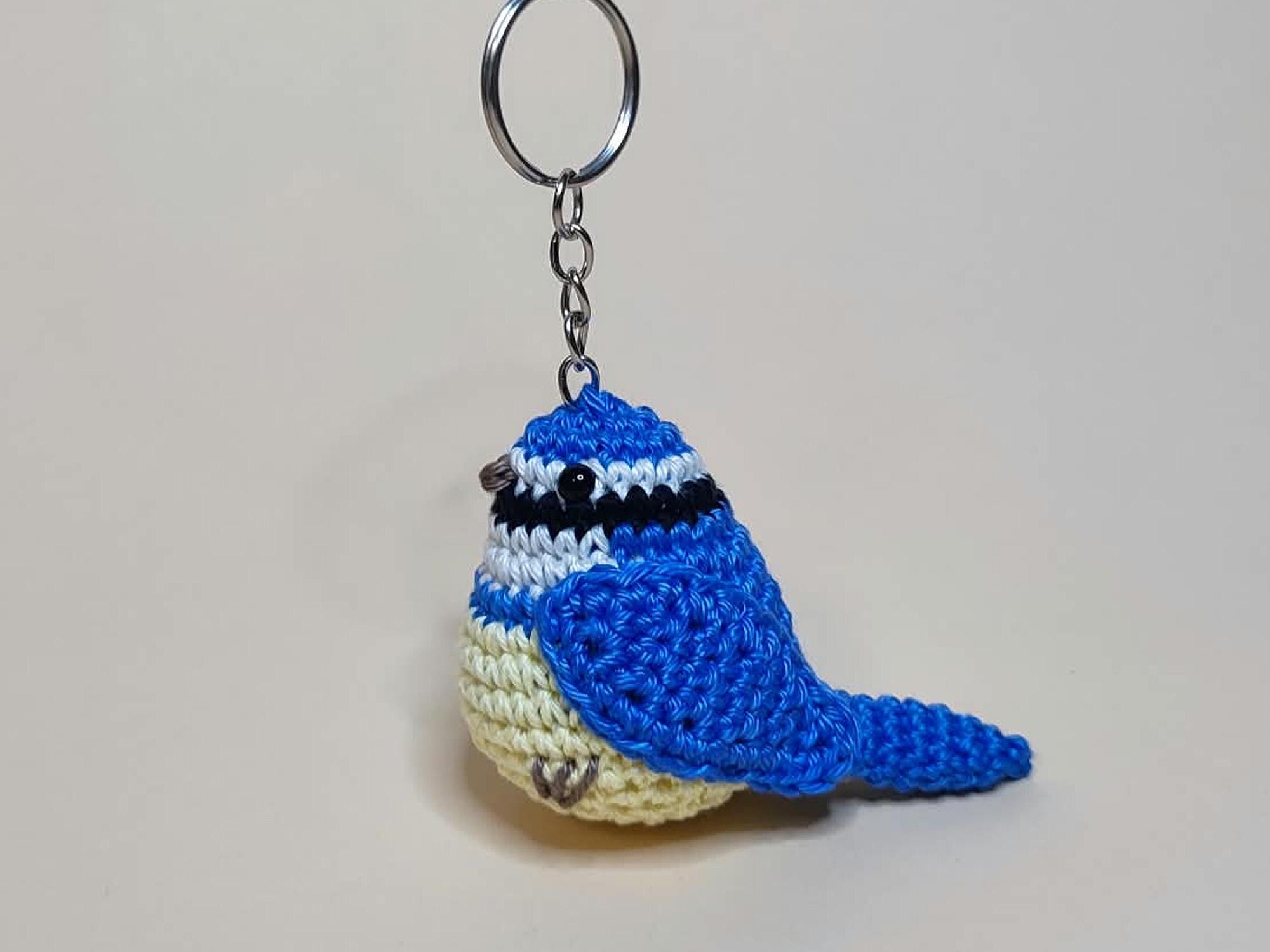 Gehäkelte Blaumeise Schlüsselanhänger "Berta" | Amigurumi Vogel | Taschenanhänger | Geschenk für Vogelliebhaber & Glücksbringer