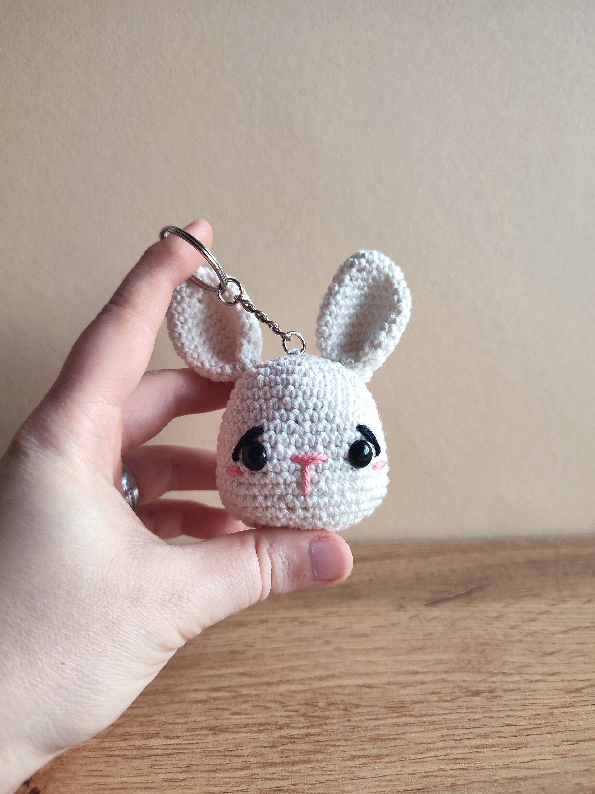 Gehäkelter Kawaii Amigurumi Hase – Hasen Anhänger, süßer Schlüsselanhänger, Handmade Häschen Geschenk