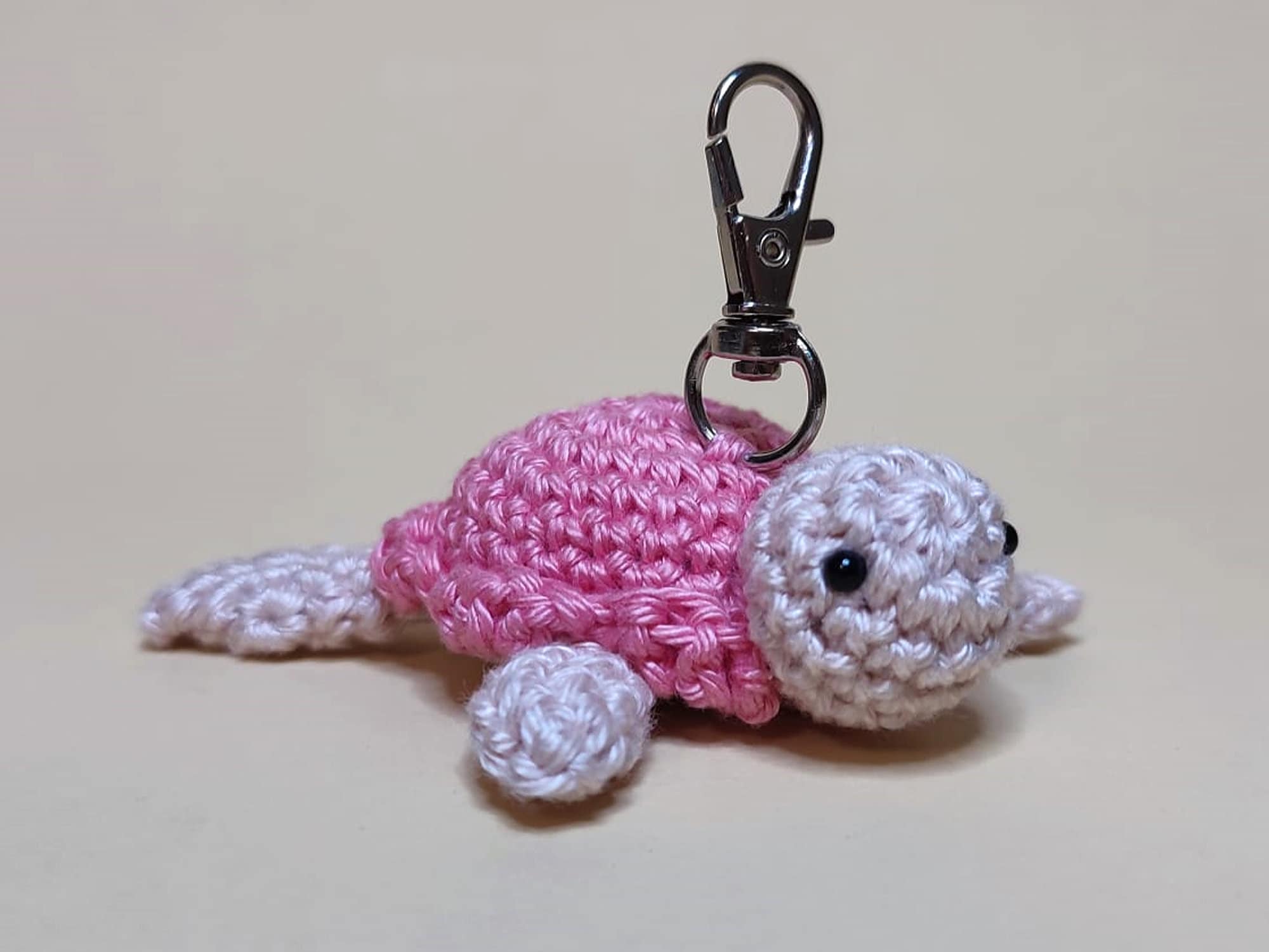 Gehäkelte Schildkröten Anhänger „“Shelly““, Schlüsselanhänger Amigurumi, Öko, Teich, gehäkelte Tiere, maritim, Einschulung