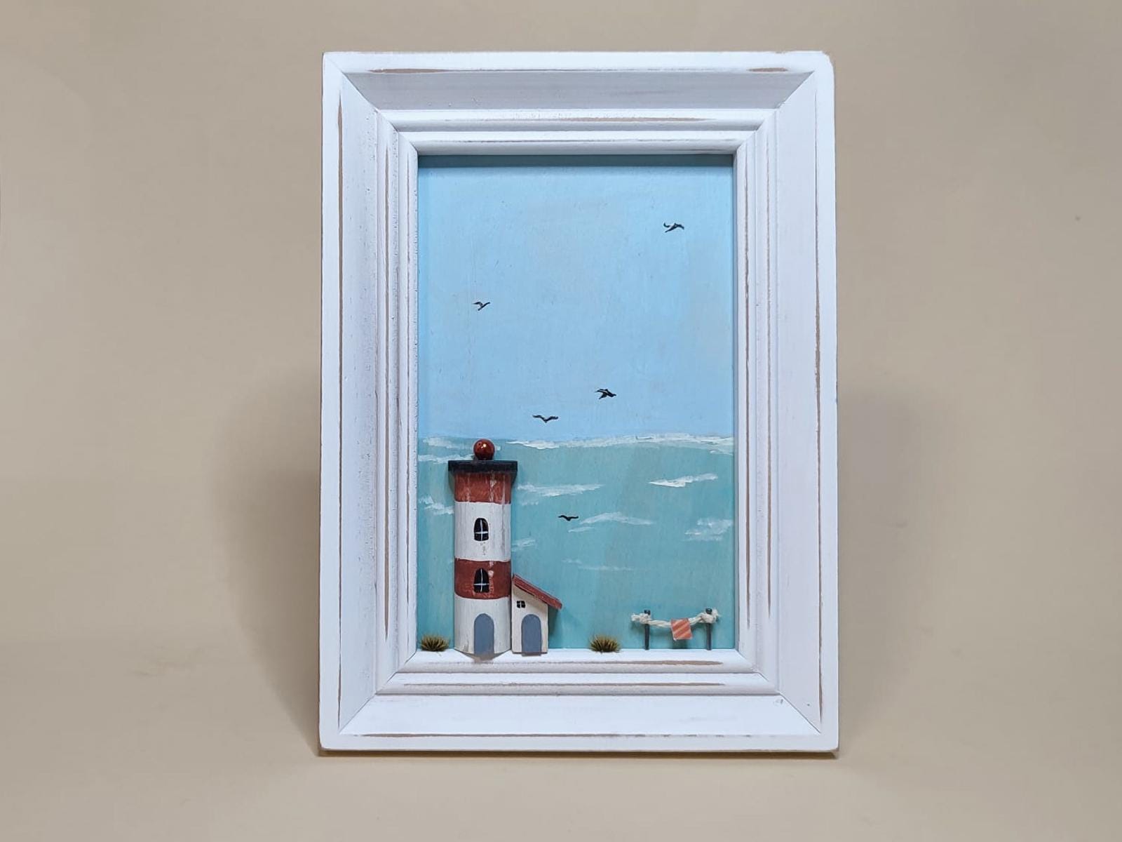 Handarbeit! Maritimes Diorama im Bilderrahmen weiß mit Leuchtturm | maritim rustikal shabby | Landhausstil, 3D-Diorama-Dekor, Cottage-Core