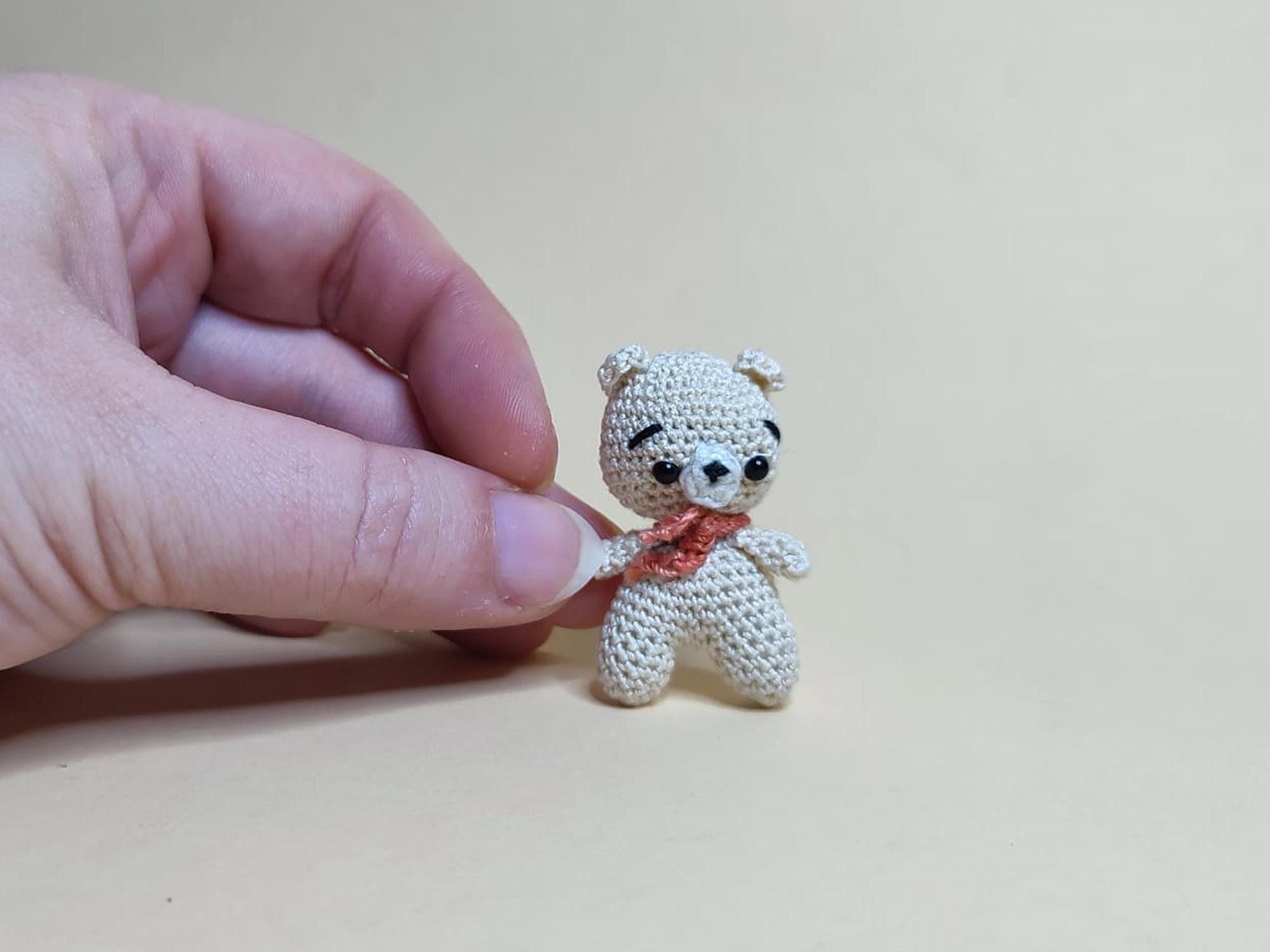 Miniatur Bär gehäkelt | Micro Crochet | Miniatur Amigurumi Teddy | nur 4cm hoch