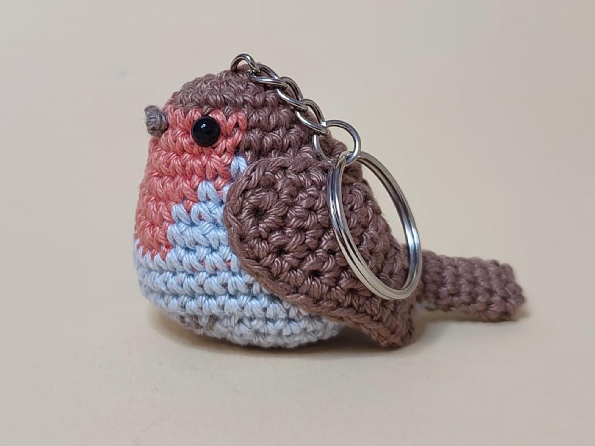 Gehäkeltes Rotkehlchen/Vogel „“Rosi““ als Schlüsselanhänger | Taschenanhänger | Amigurumi Tier | Handarbeit | Geschenk | Glücksbringer