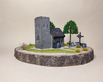 Miniatur Deko Kirche, Gothic, Friedhof, Mittelalter Diorama UK, Irland, britisch, christlich, Kreuz, Gotteshaus