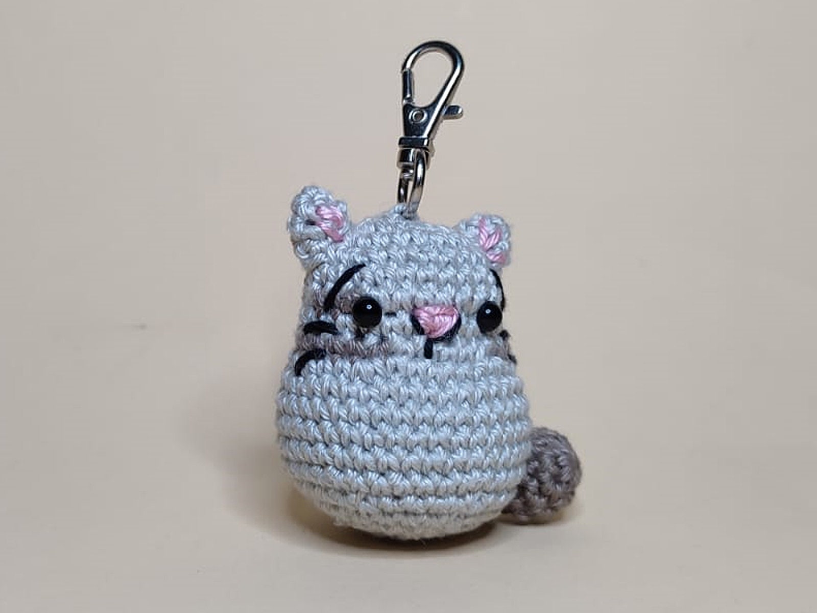 Süße gehäkelte Katze,Kätzchen,Kater „Krimhild“,Schlüsselanhänger,Amigurumi,Natur,Glücksbringer,gehäkelte Tiere,Stubentiger