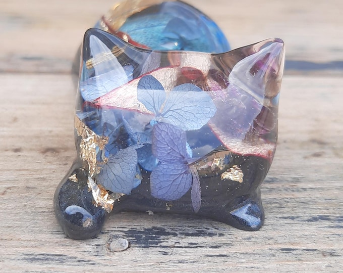 Cute cat ornament