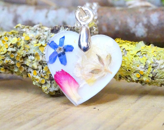 Forget me not, carnation and baby's breath necklace