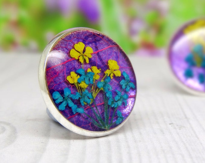 Real flower pin